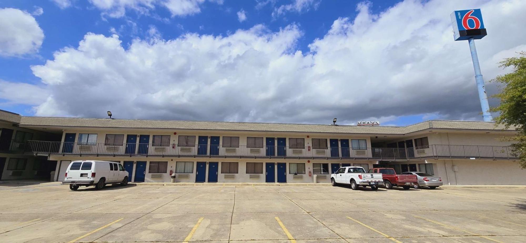Hotel 6-slidell, La - New Orleans
